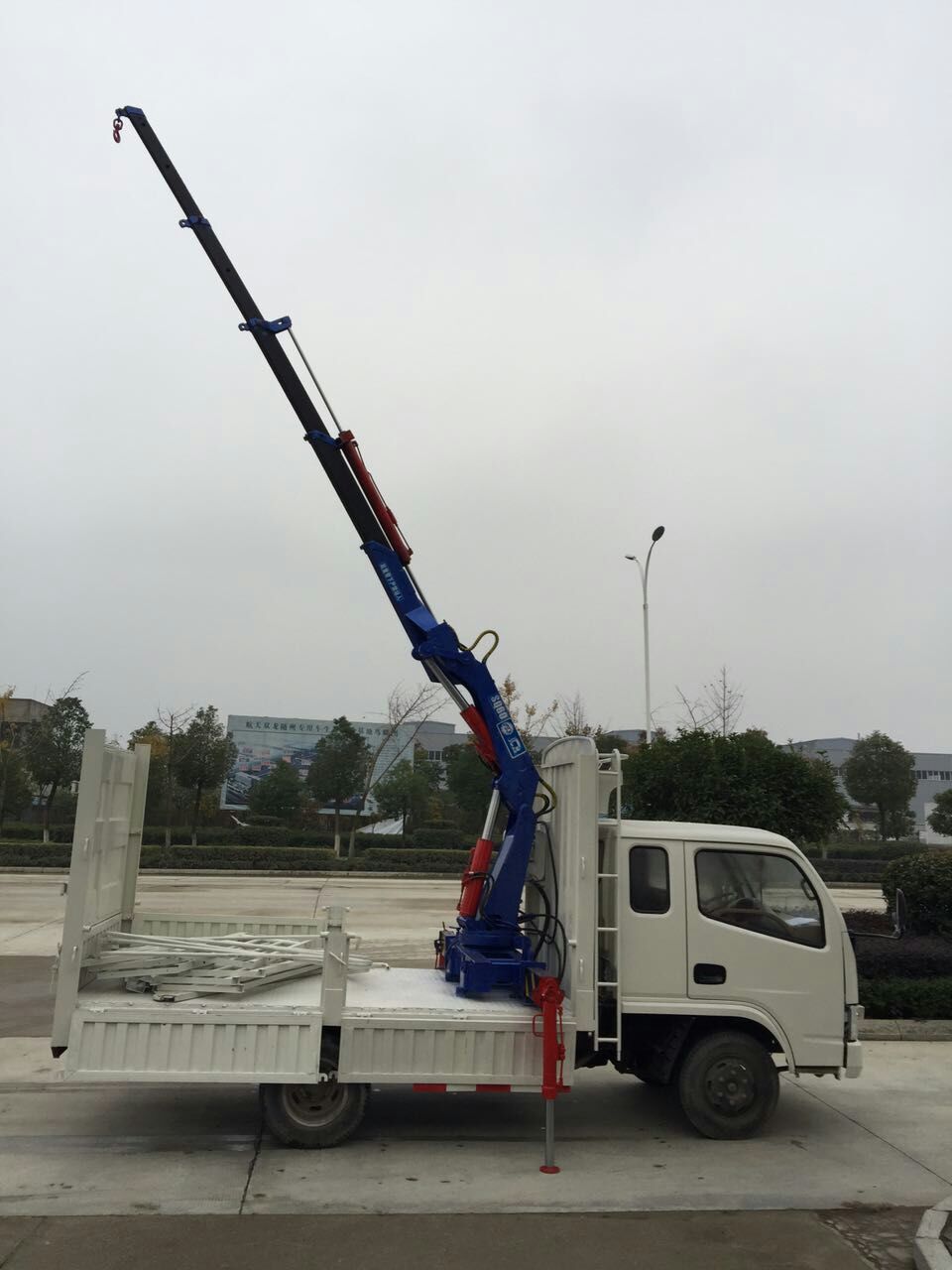 3噸隨車吊 3噸隨車吊