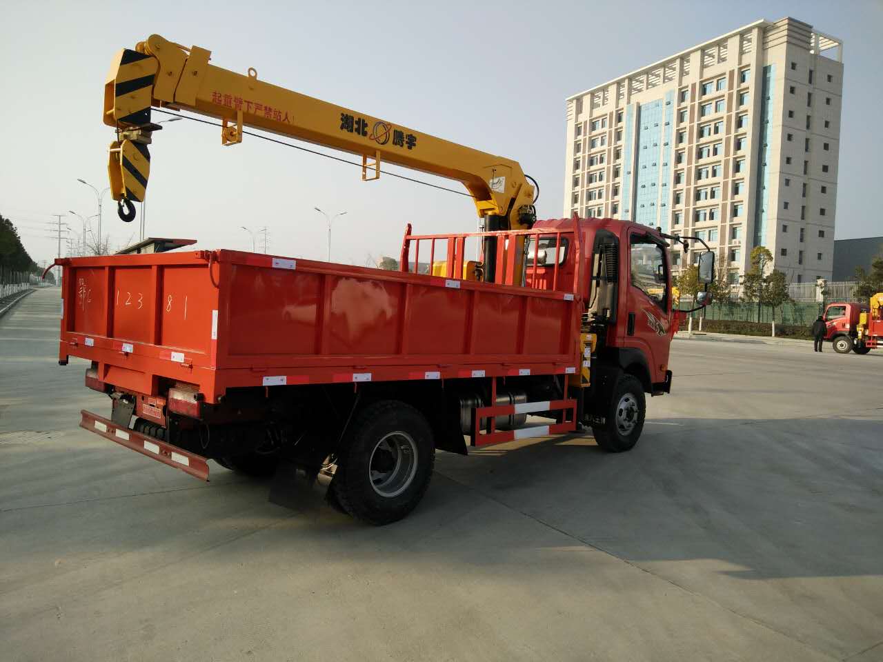 藍牌隨車吊 藍牌隨車吊