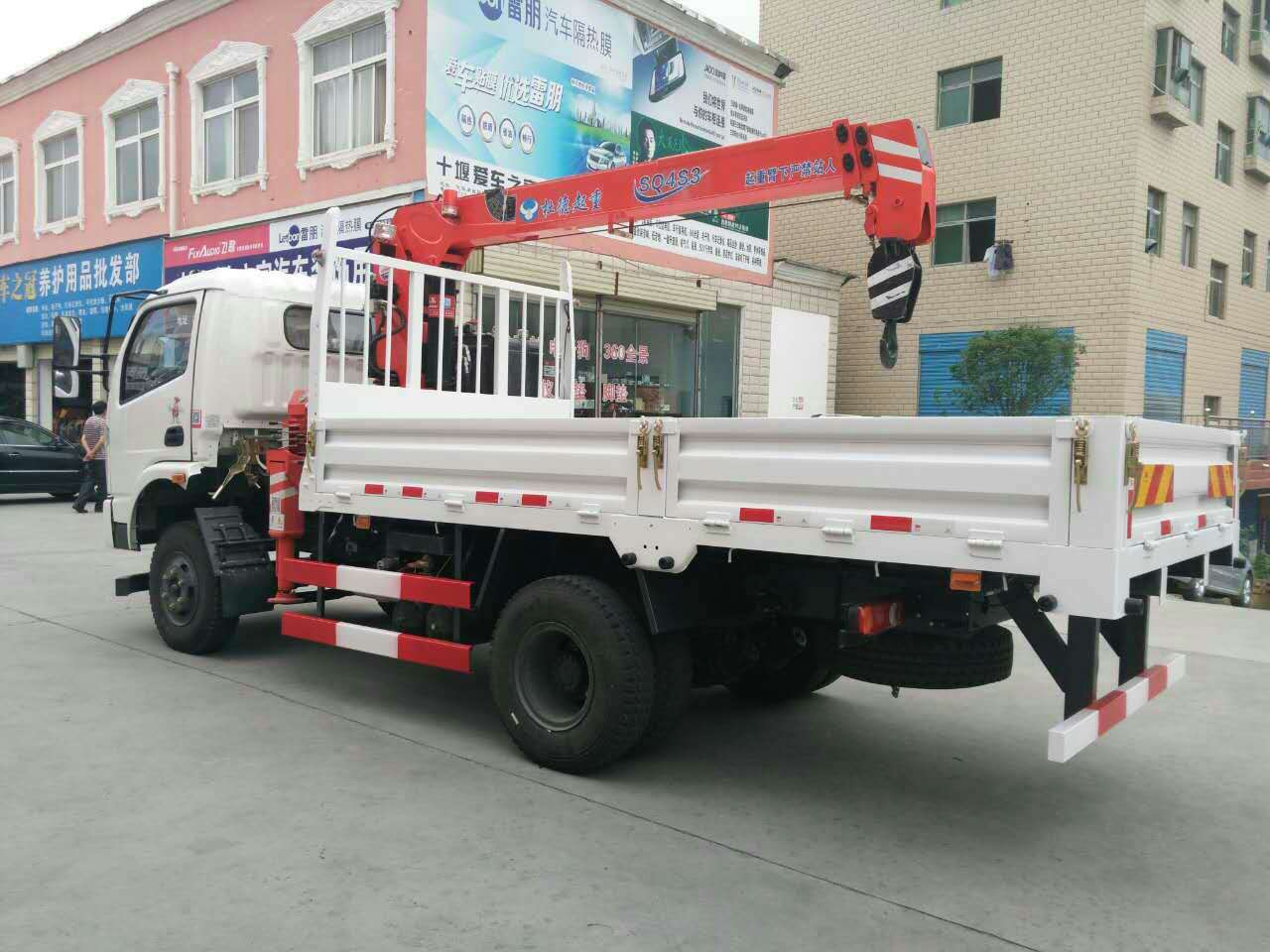 十通隨車吊 十通隨車吊