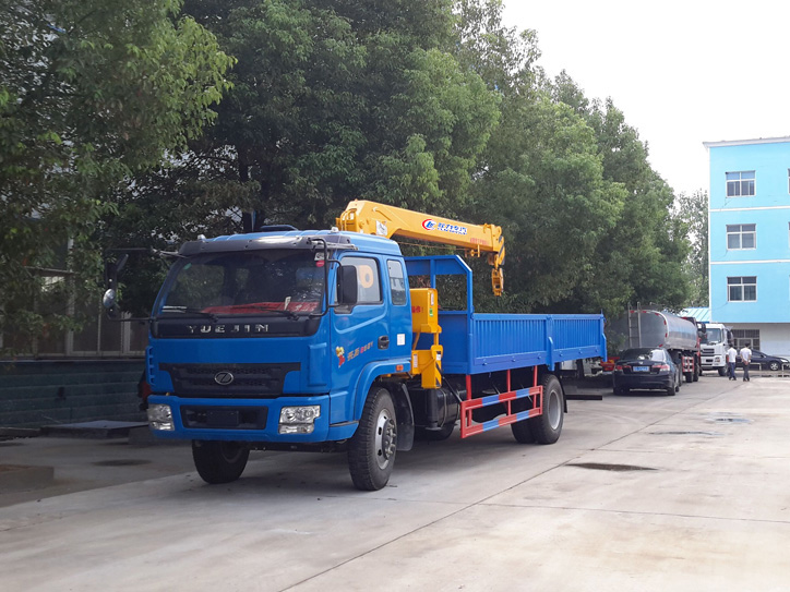 躍進隨車吊 躍進隨車吊